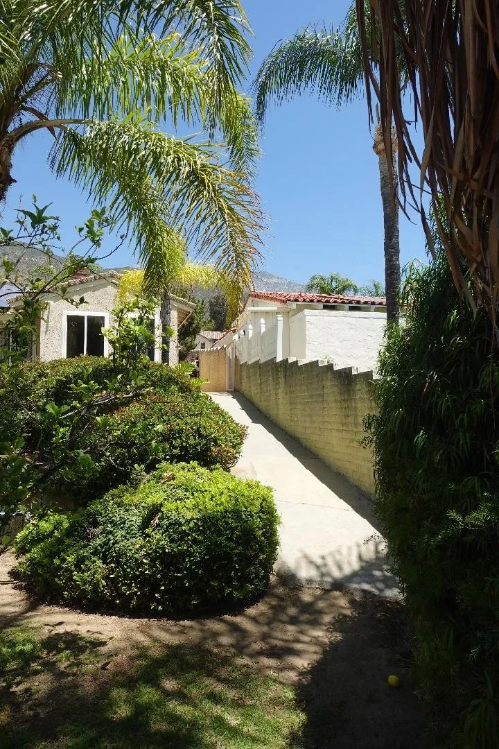 2534 E Vista