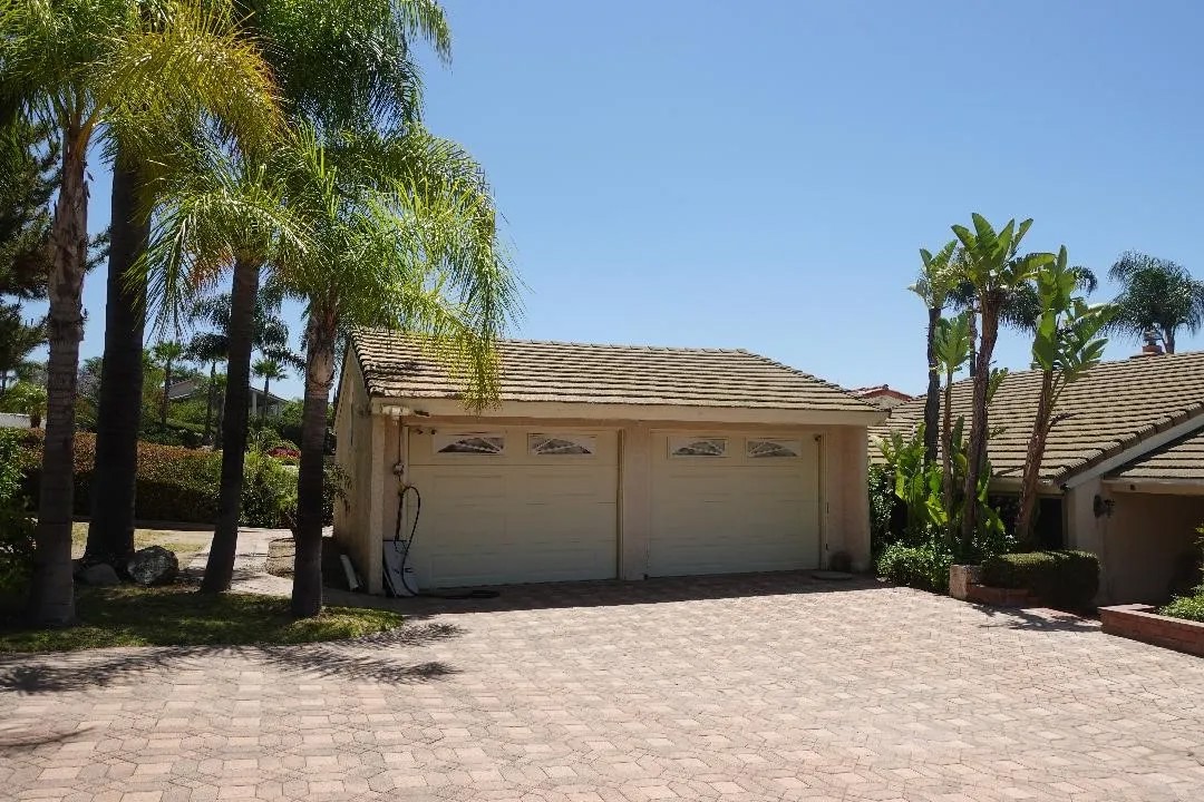 2534 E Vista