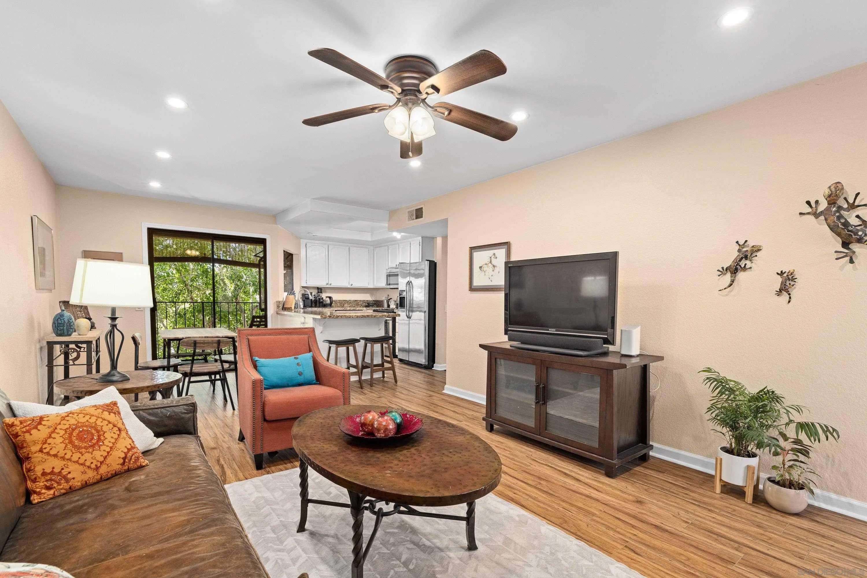 2849 E St 21