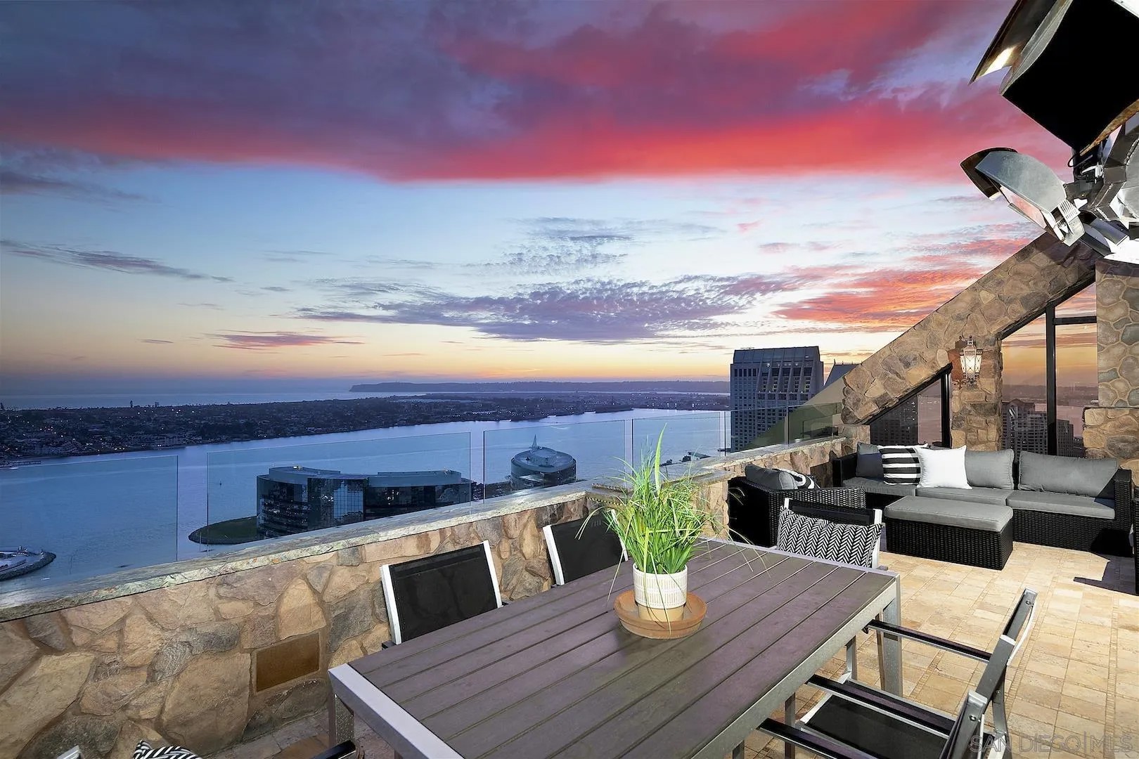 100 Harbor Dr 4102