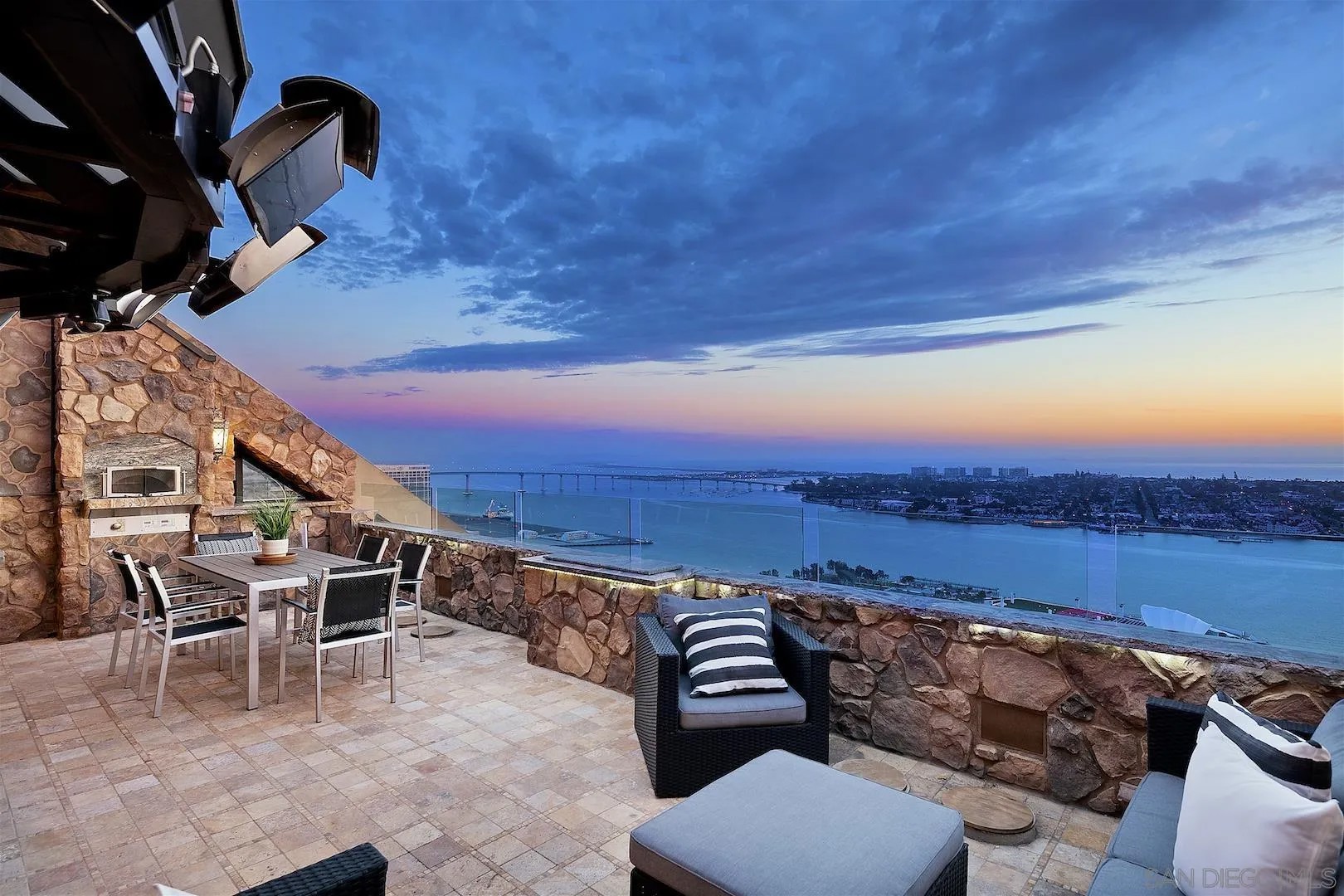 100 Harbor Dr 4102