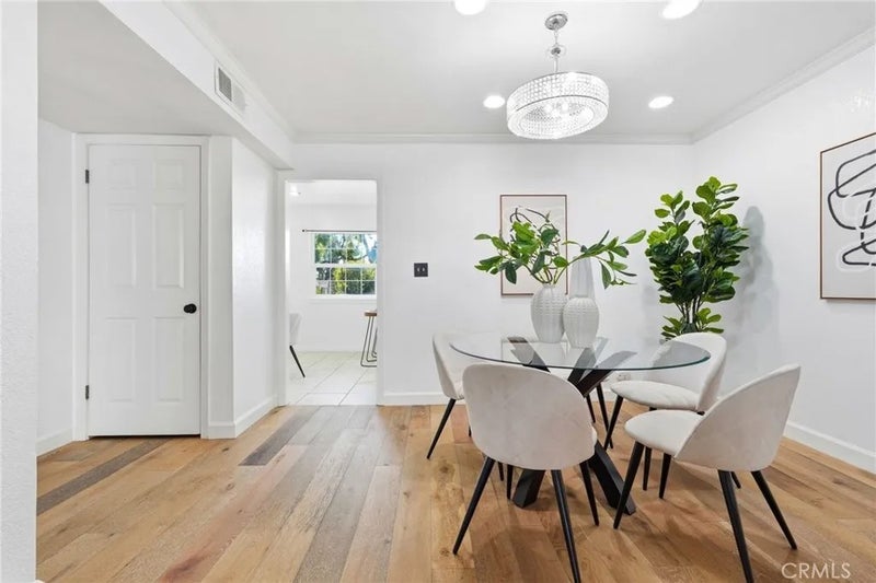 7304 Balboa C