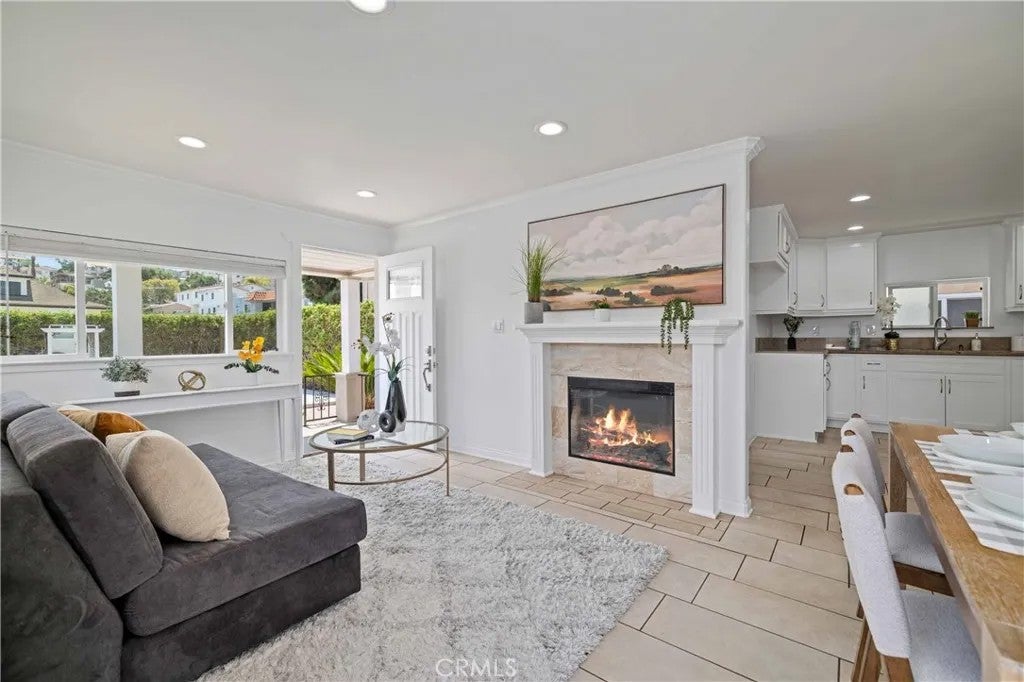 744 W 20th