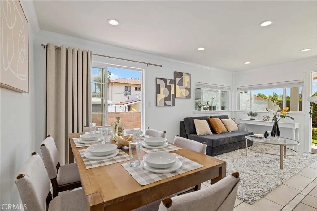 744 W 20th