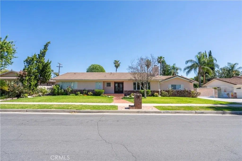 Photo of 10036 Andasol Avenue, Northridge, CA 91325 (MLS # SR26070513)