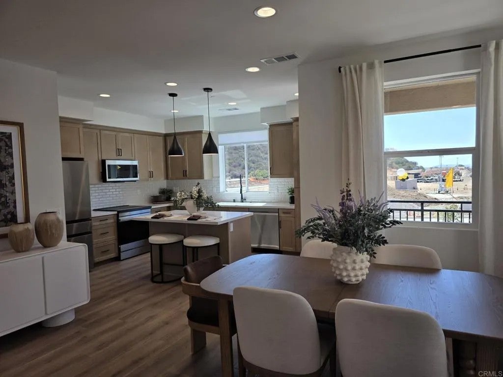 2607 Radiant Glen