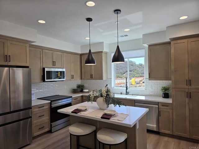2607 Radiant, Escondido