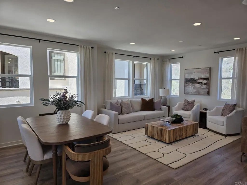 2607 Radiant Glen