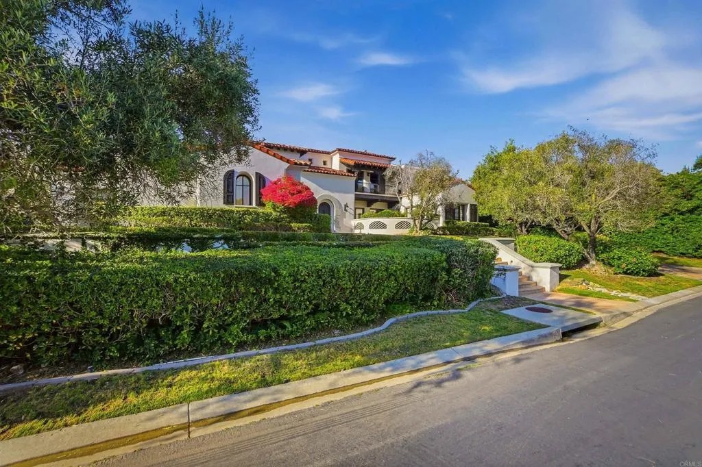 18325 Calle La Serra