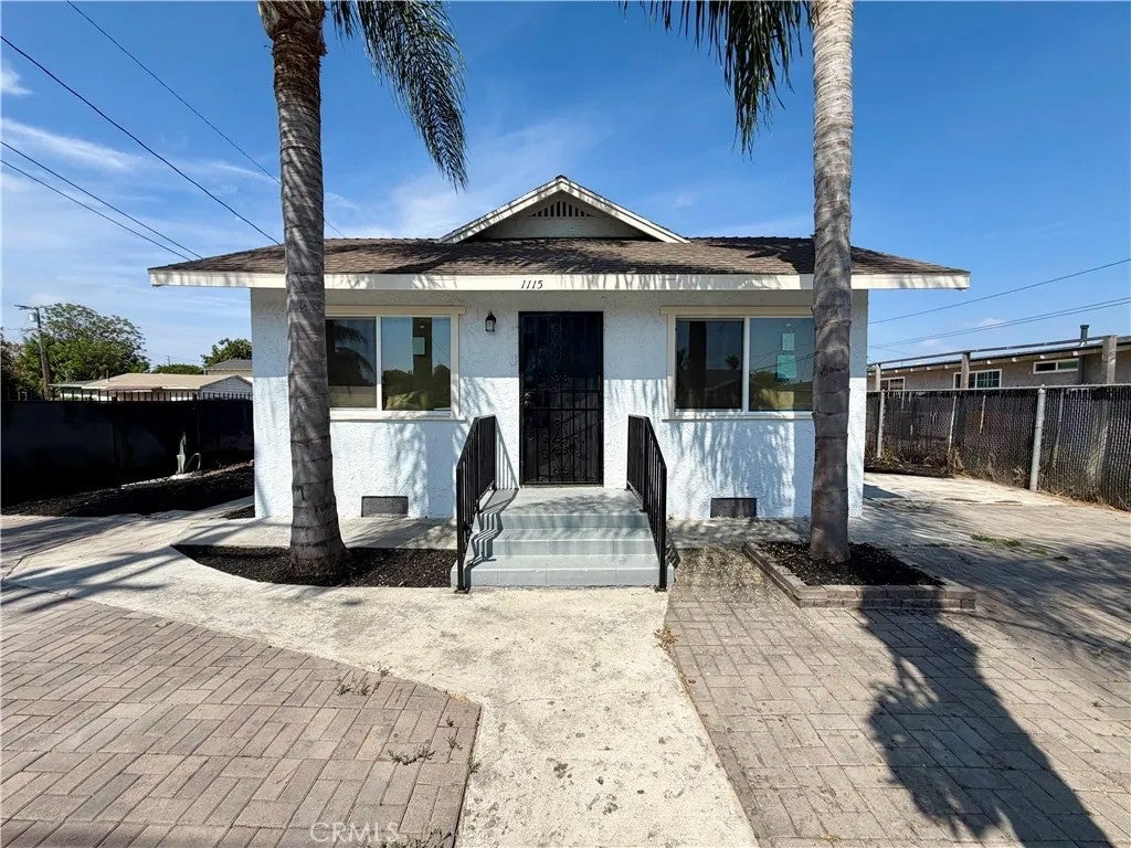1115 S Acacia