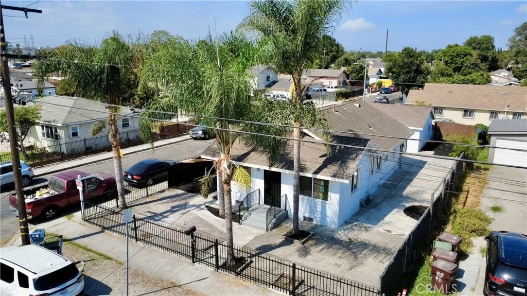 1115 S Acacia