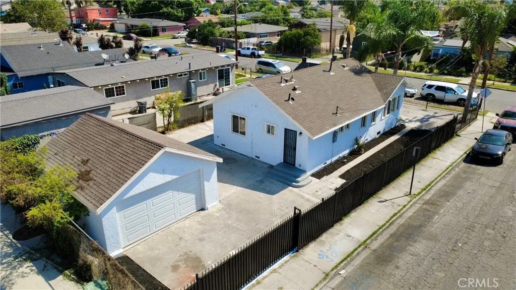 1115 S Acacia
