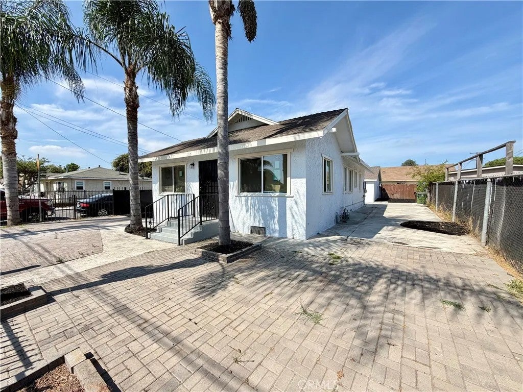 1115 S Acacia
