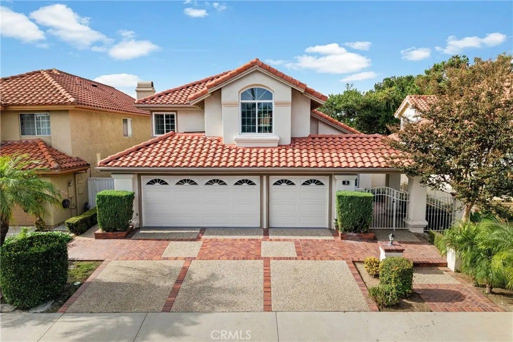 Photo of 3 Salerno, Irvine, CA 92614 (MLS # OC26234595)