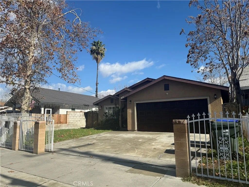 Photo of 815 N Arrowhead Ave, San Bernardino, CA 92401 (MLS # IG26012555)