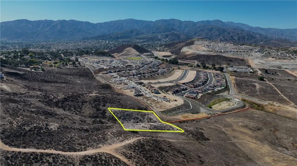 Photo of 1 Pierce, Lake Elsinore, CA 92530 (MLS # SW25245791)
