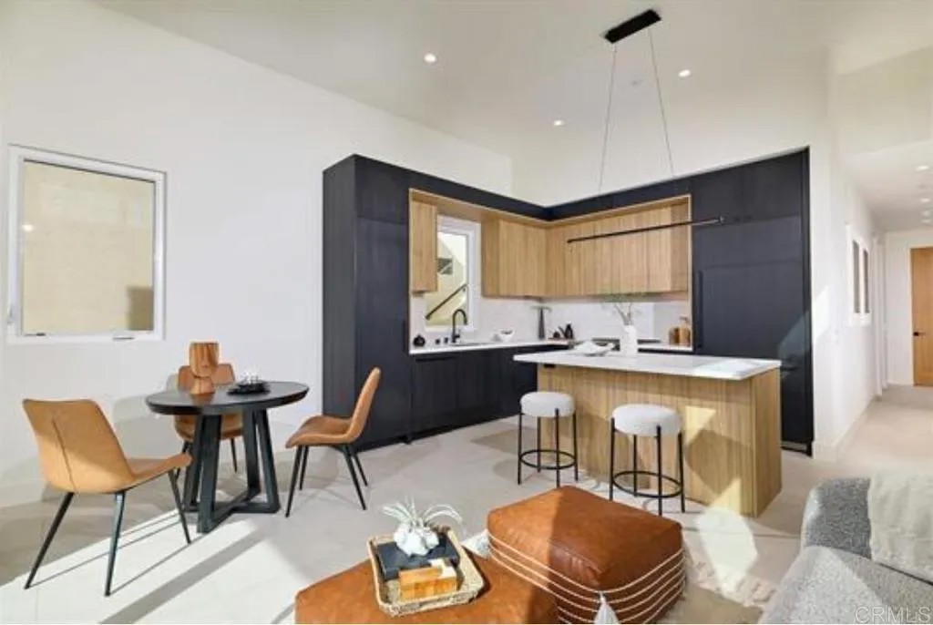3901 Haines