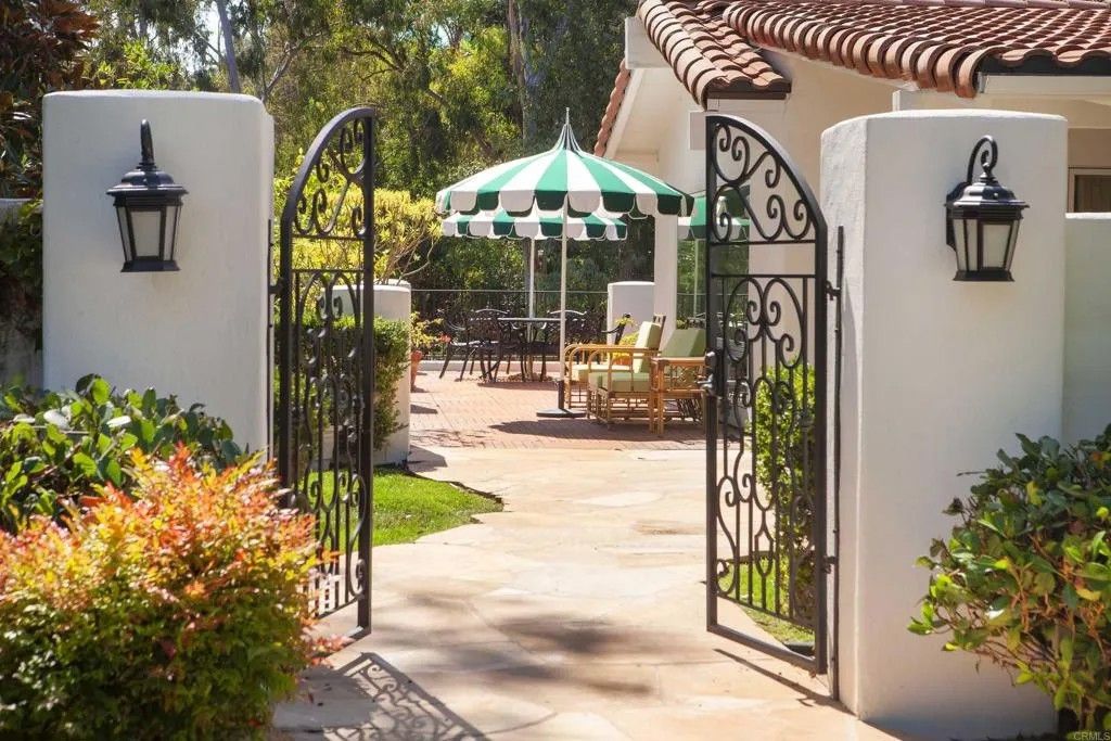 Photo of 16925 La Gracia, Rancho Santa Fe, CA 92067 (MLS # NDP2509929)