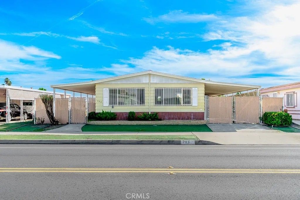 Photo of 793 W Johnston Ave, Hemet, CA 92543 (MLS # SW25276841)
