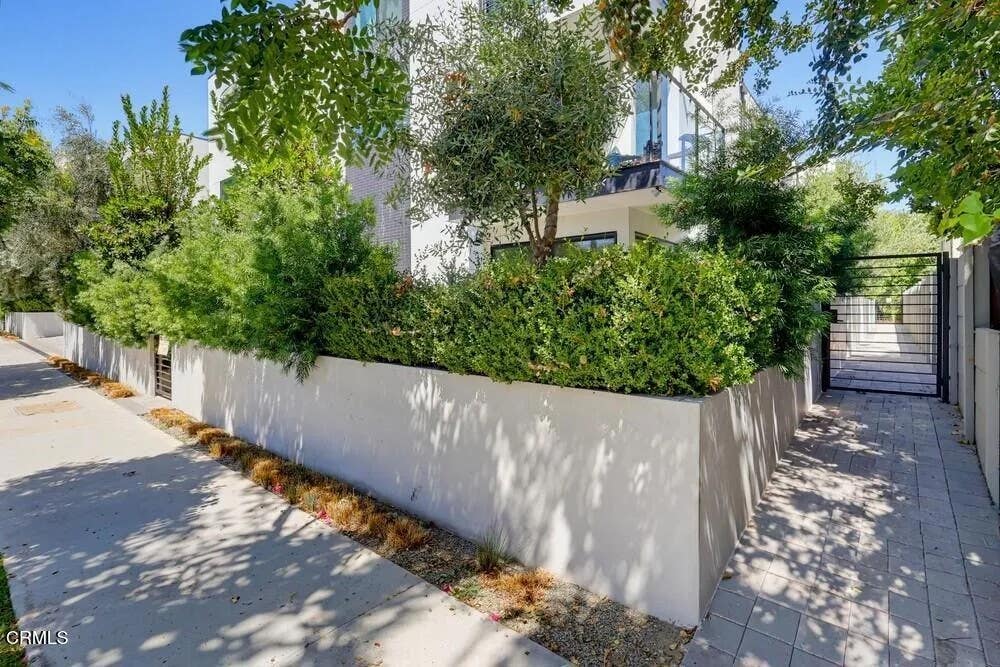 Photo of 11618 Colfax Meadow Lane, Los Angeles, CA 91604 (MLS # P1-28379)