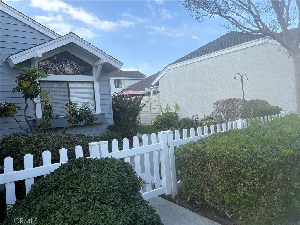 Photo of 16 Amberleaf, Irvine, CA 92614 (MLS # OC26018968)