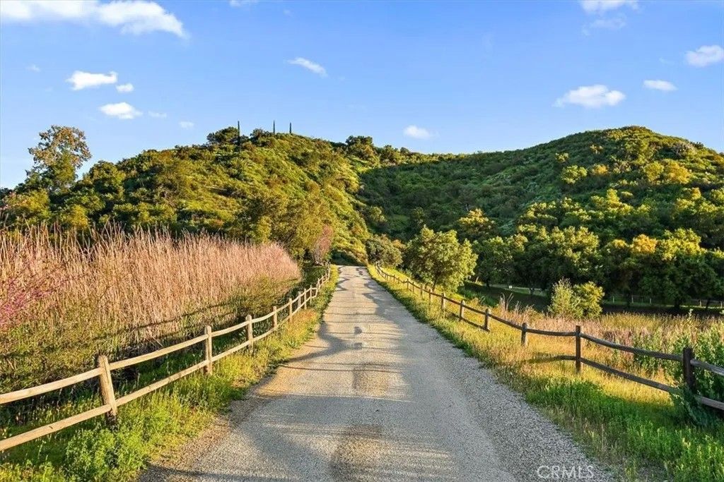 Photo of 2835 Hermitage Road, Ojai, CA 93023 (MLS # PV25266844)