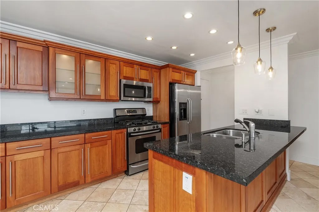 911 N Kings Road 319