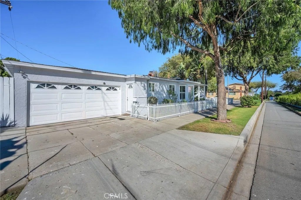3353 W 168th