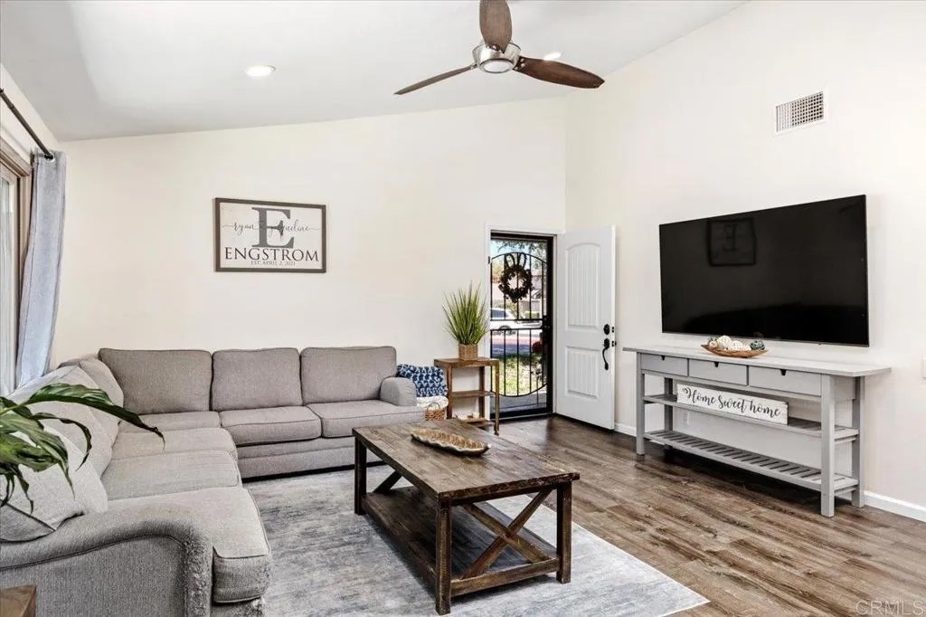 501 Smoketree Glen