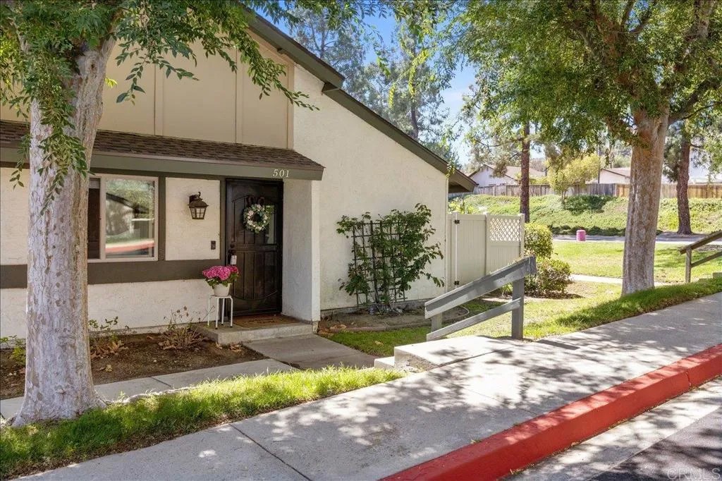 501 Smoketree Glen