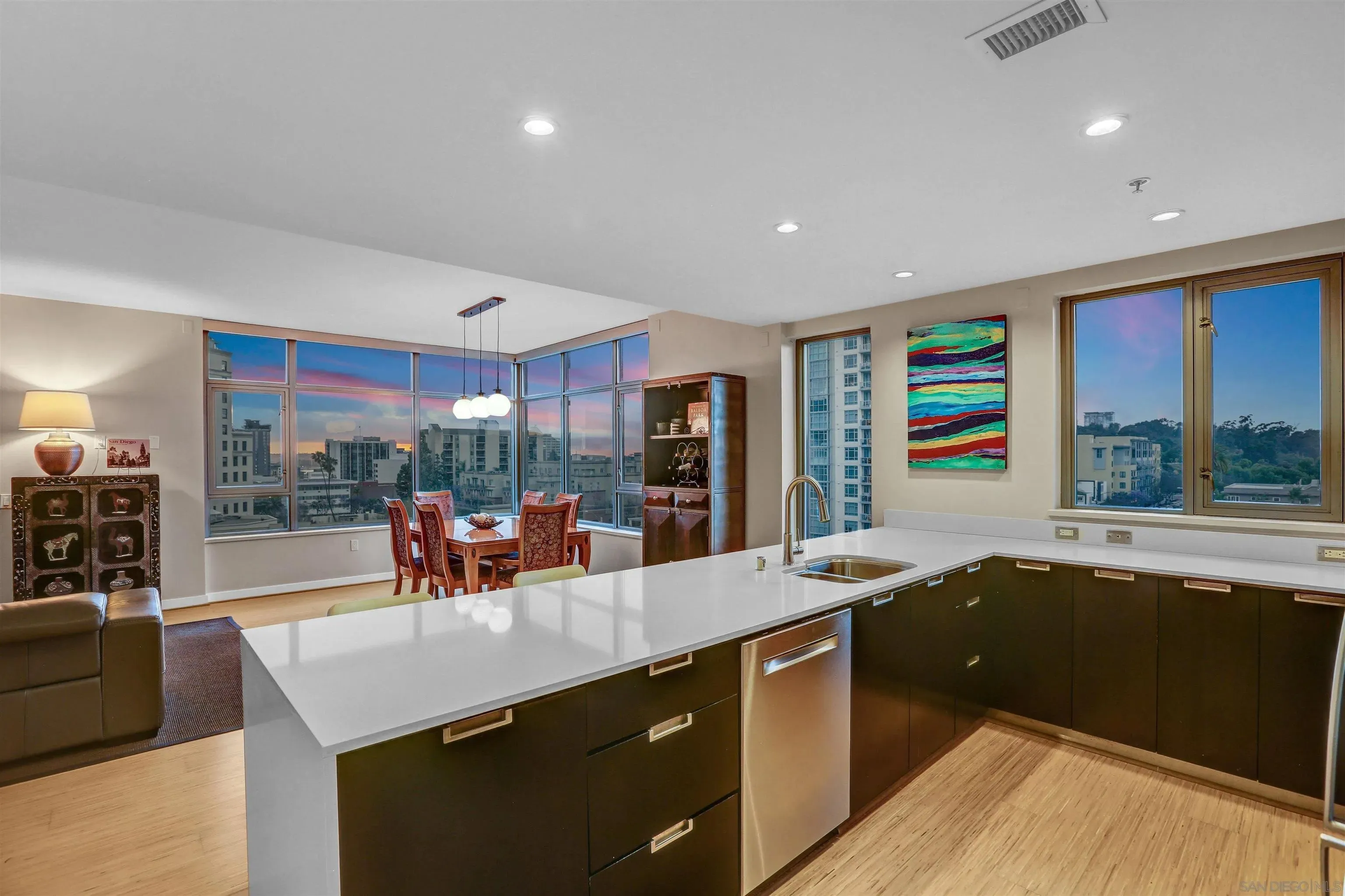 San Diego, California 92101, United States, 2 Bedrooms Bedrooms, ,2 BathroomsBathrooms,Residential,Active,127952