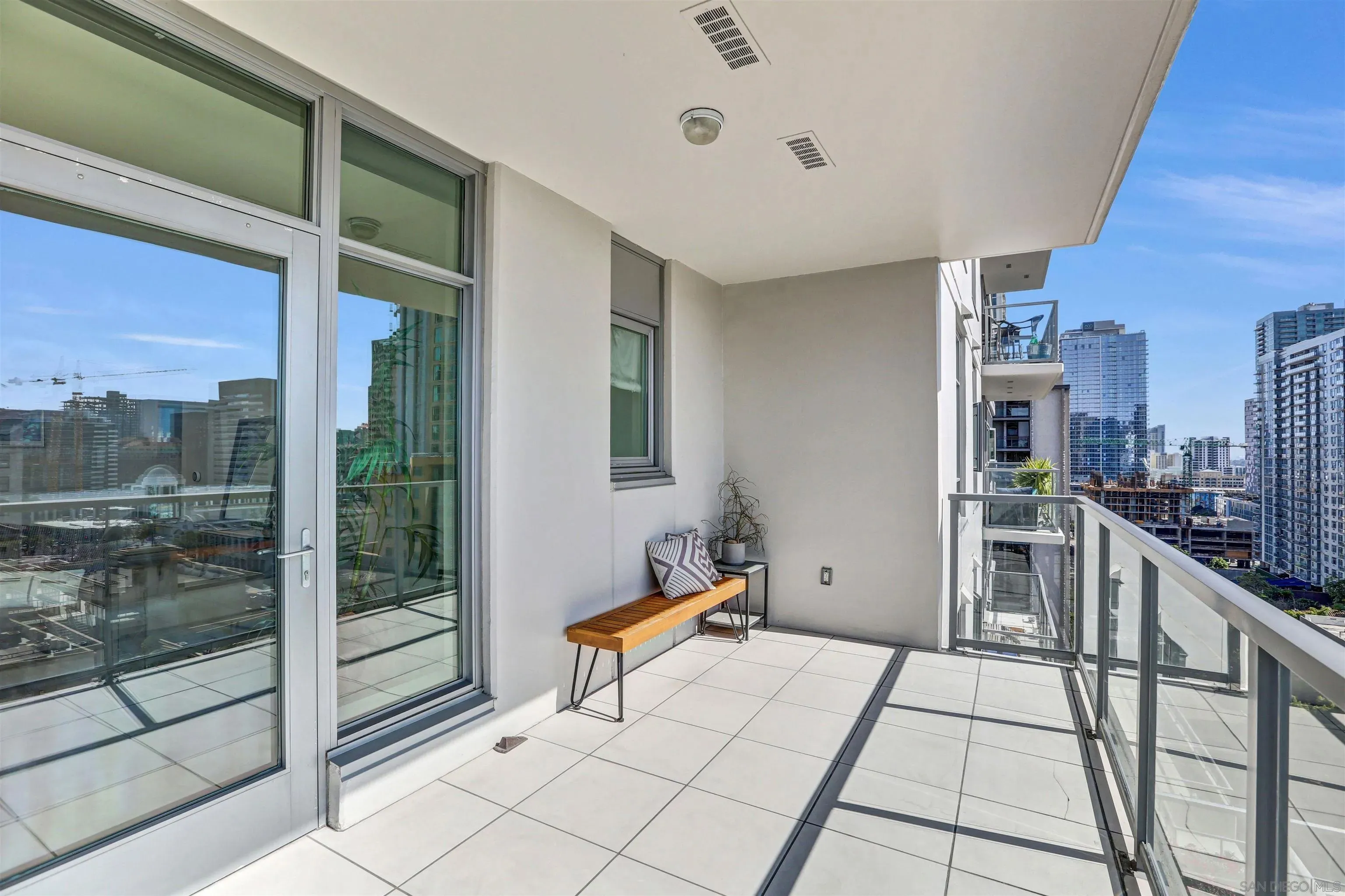 San Diego, California 92101, United States, 2 Bedrooms Bedrooms, ,2 BathroomsBathrooms,Residential,Active,127952