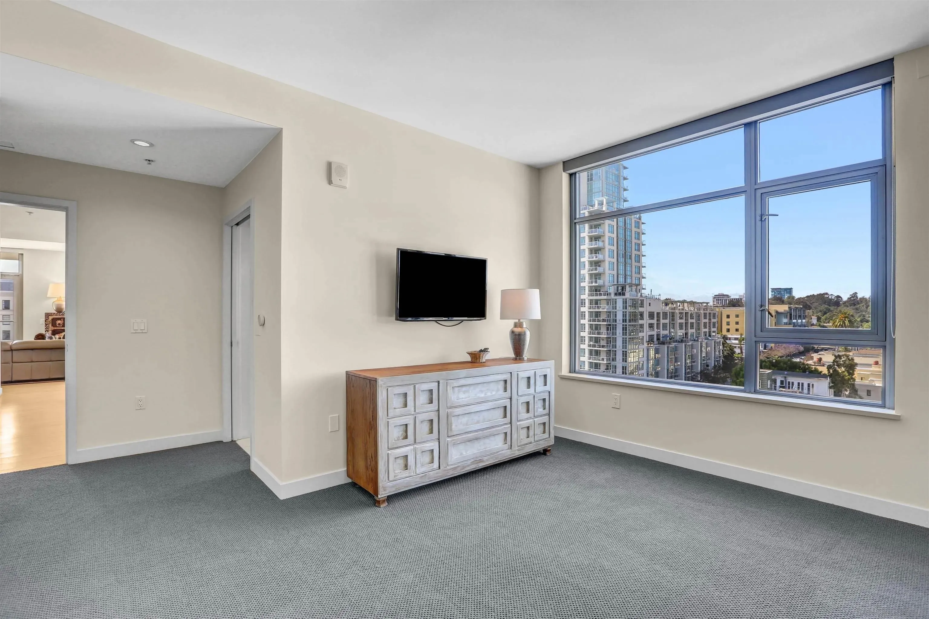 San Diego, California 92101, United States, 2 Bedrooms Bedrooms, ,2 BathroomsBathrooms,Residential,Active,127952