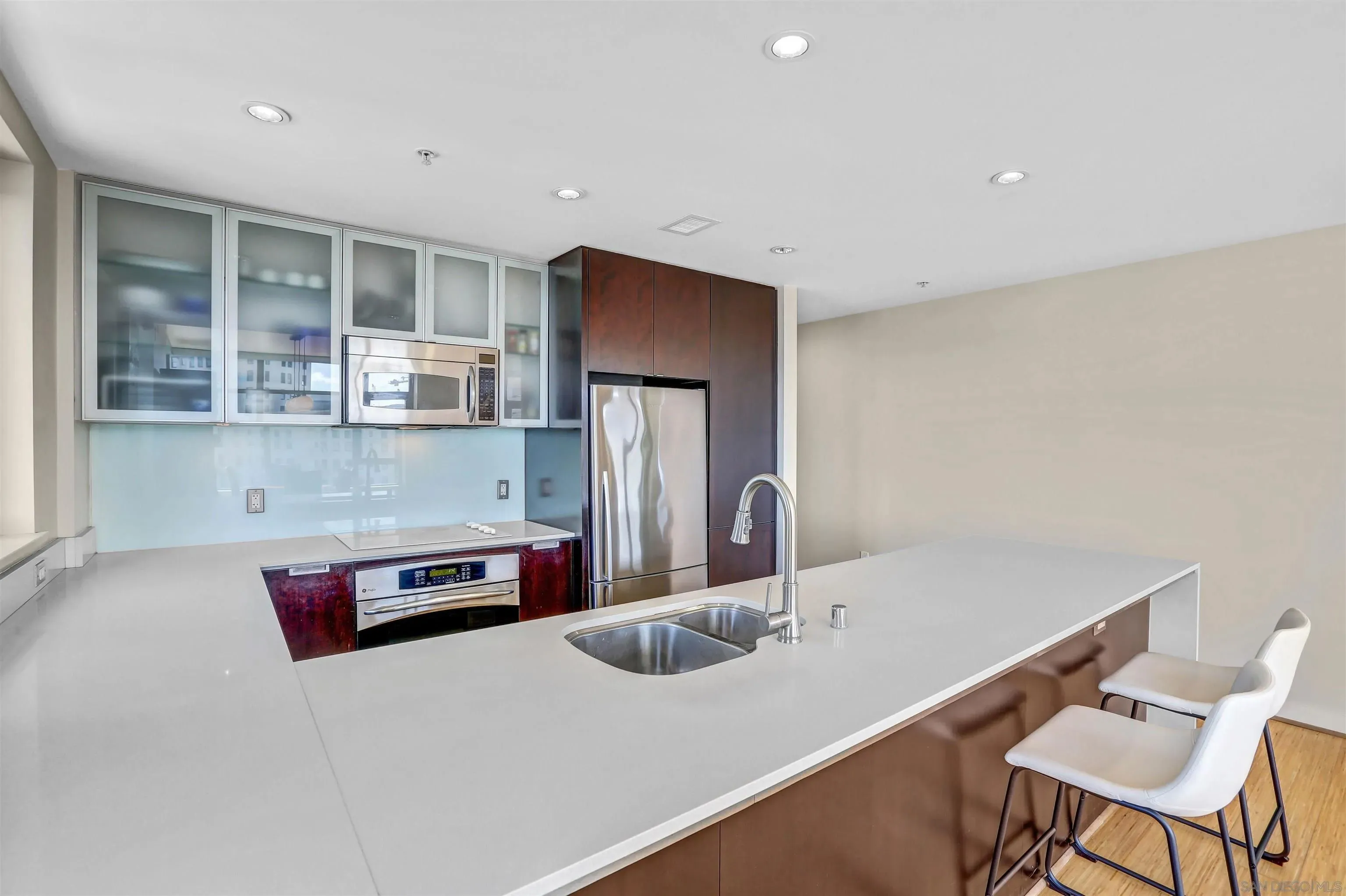 San Diego, California 92101, United States, 2 Bedrooms Bedrooms, ,2 BathroomsBathrooms,Residential,Active,127952