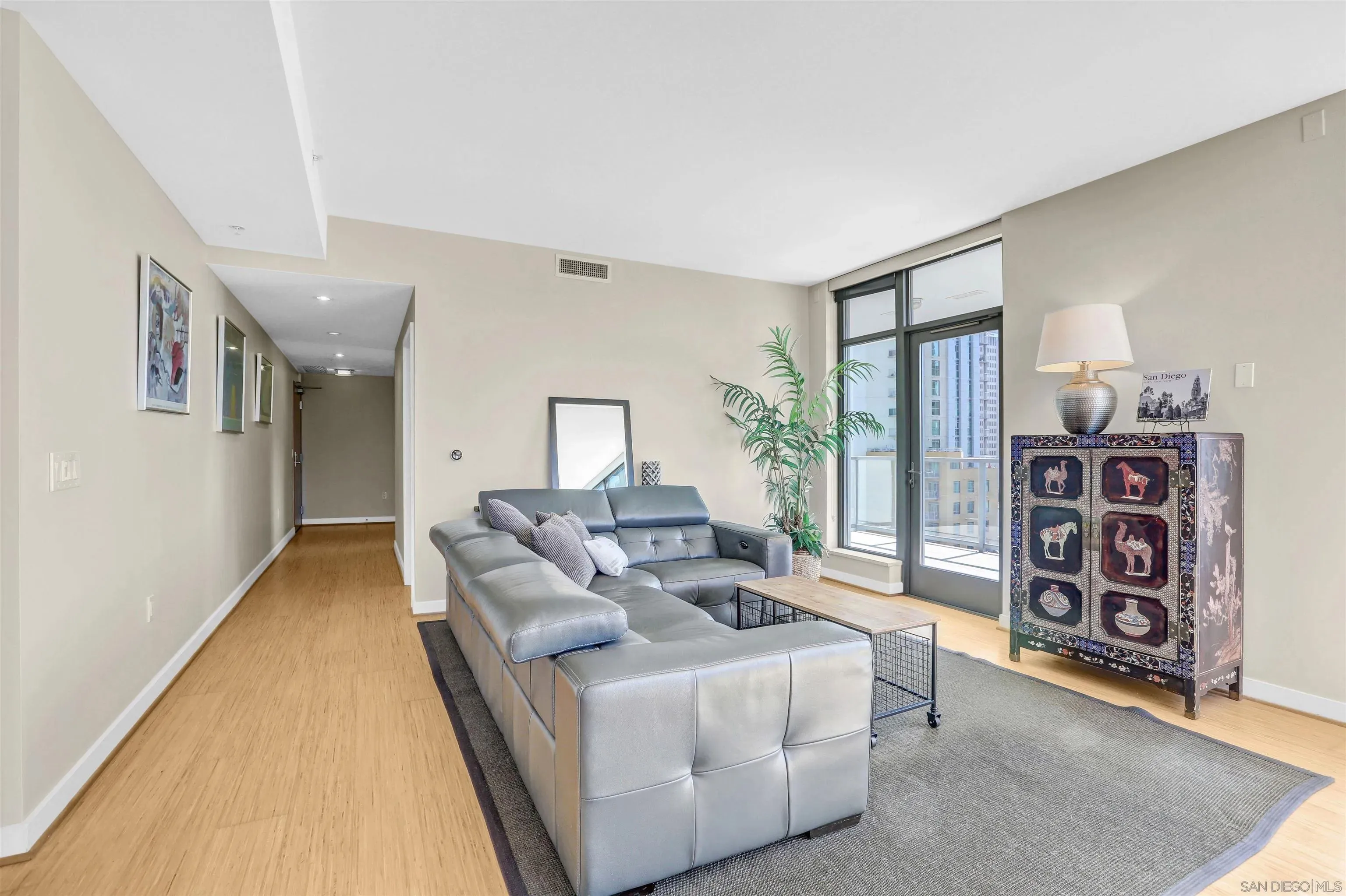 San Diego, California 92101, United States, 2 Bedrooms Bedrooms, ,2 BathroomsBathrooms,Residential,Active,127952