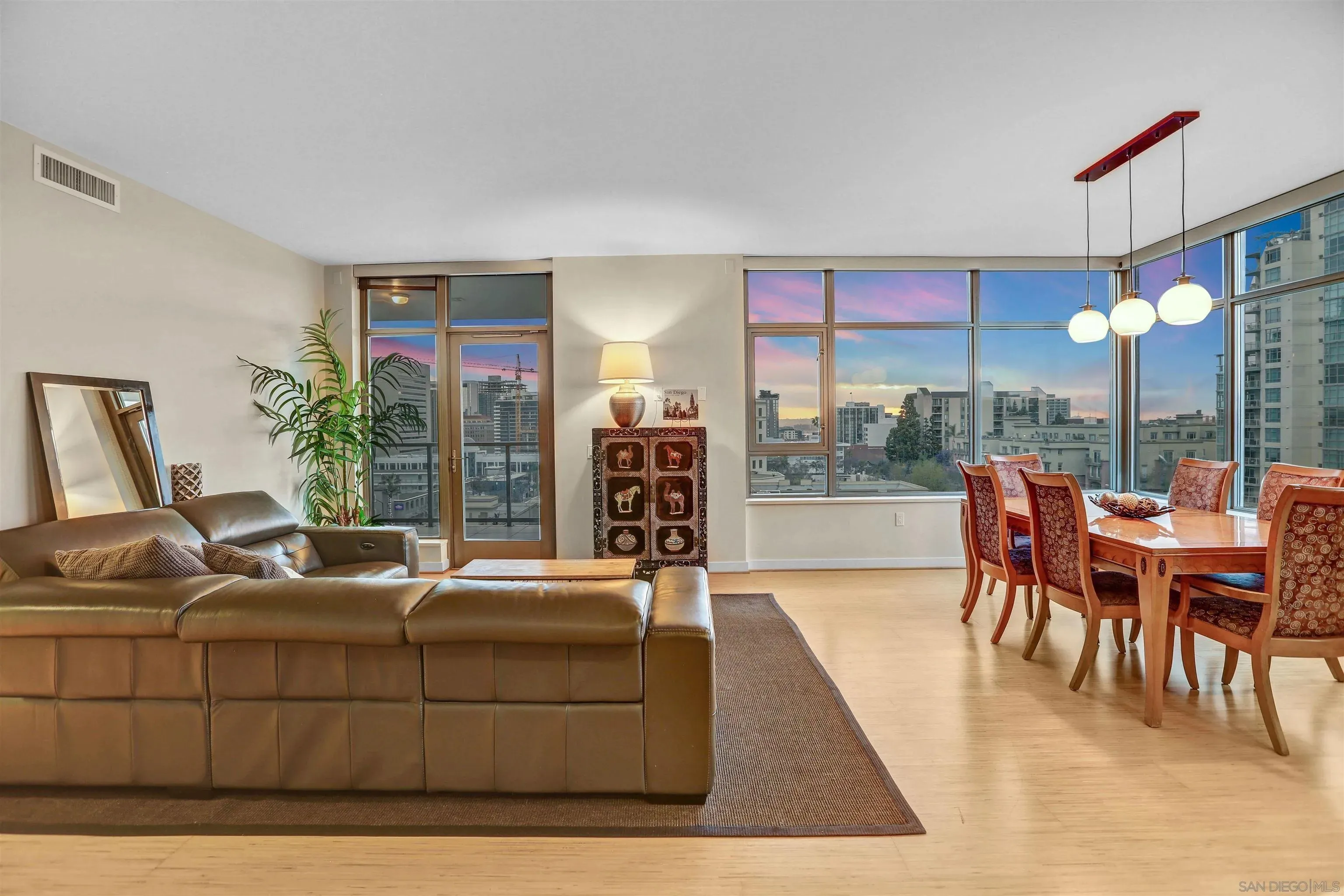 San Diego, California 92101, United States, 2 Bedrooms Bedrooms, ,2 BathroomsBathrooms,Residential,Active,127952