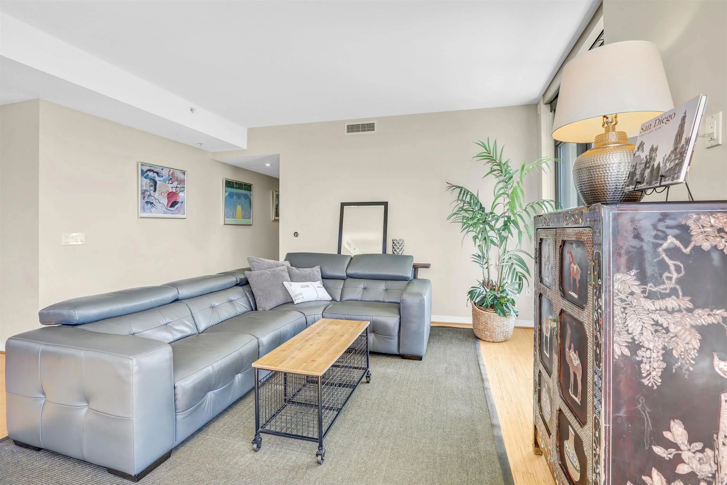 San Diego, California 92101, United States, 2 Bedrooms Bedrooms, ,2 BathroomsBathrooms,Residential,Active,127952