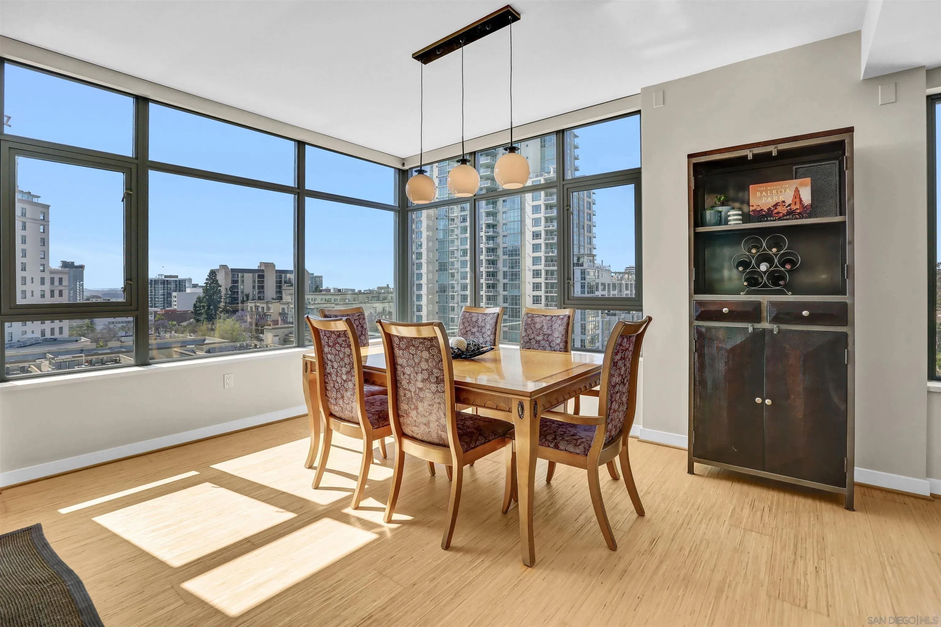 San Diego, California 92101, United States, 2 Bedrooms Bedrooms, ,2 BathroomsBathrooms,Residential,Active,127952