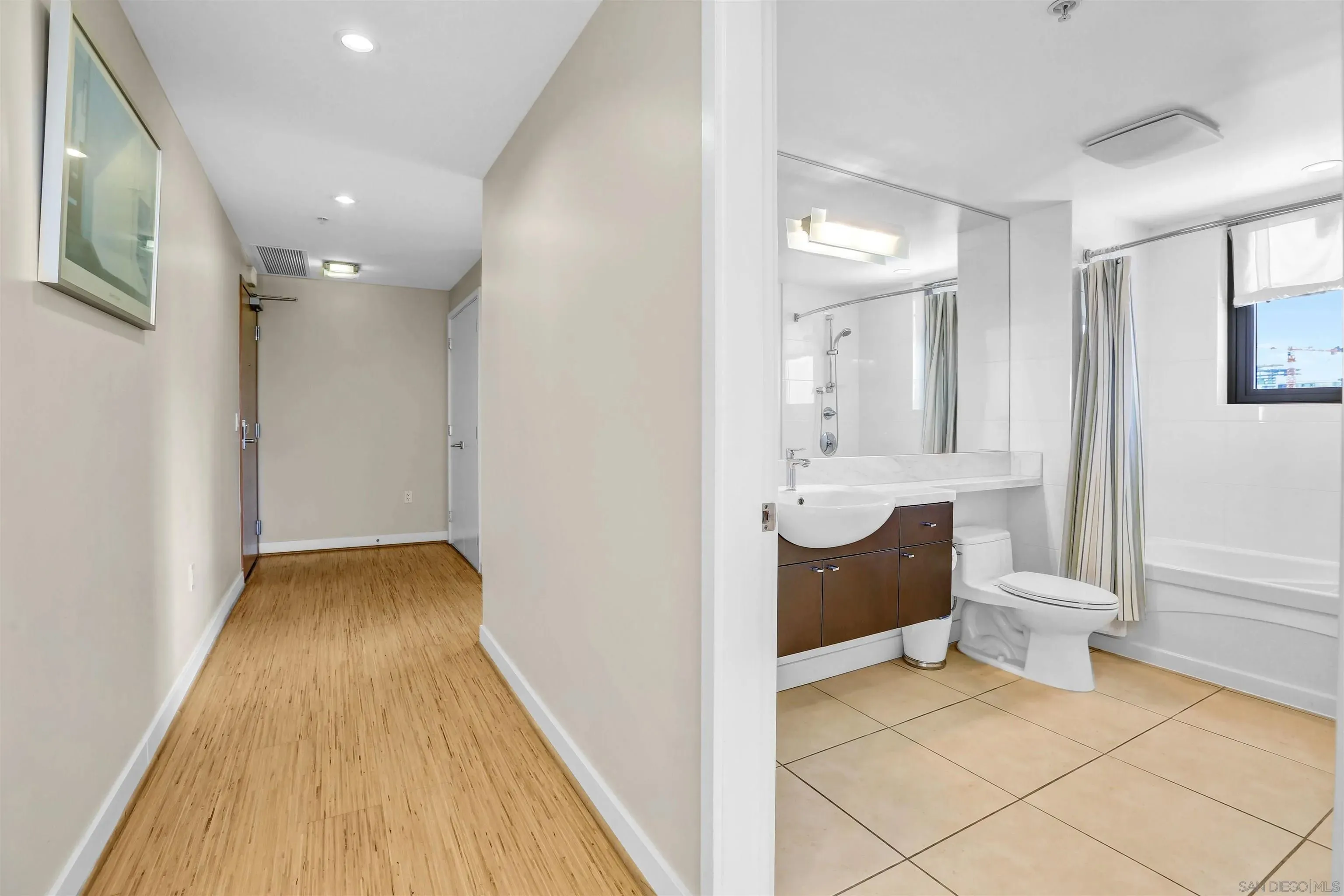 San Diego, California 92101, United States, 2 Bedrooms Bedrooms, ,2 BathroomsBathrooms,Residential,Active,127952