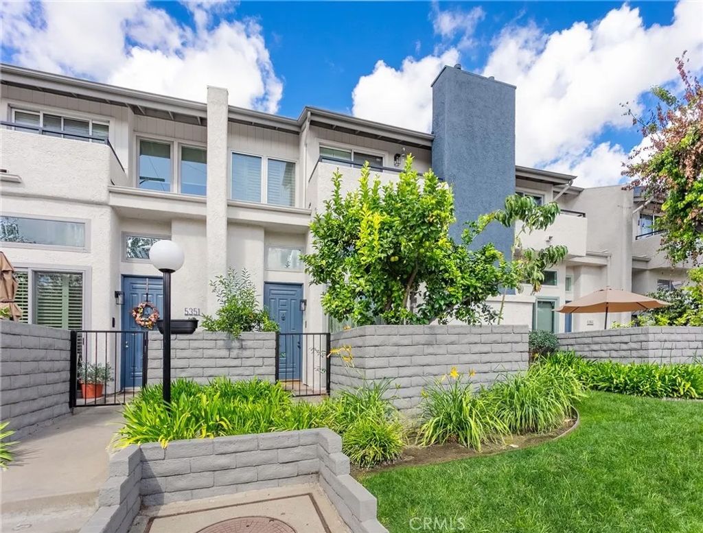 Photo of 5353 Corteen Place, Valley Village, CA 91607 (MLS # SR26076560)