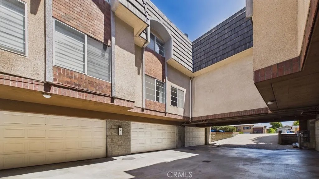 735 W California 102