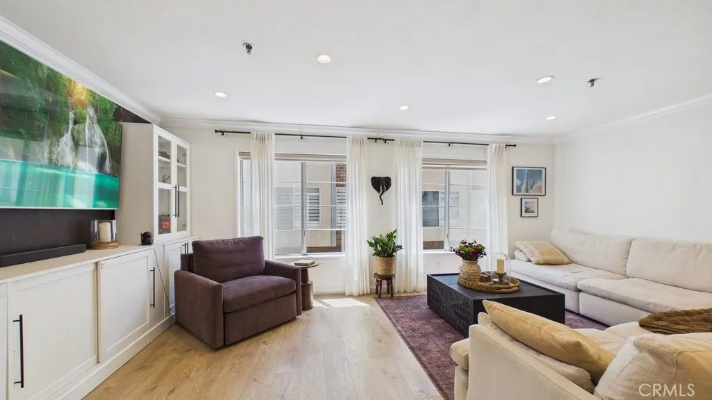 735 W California 102