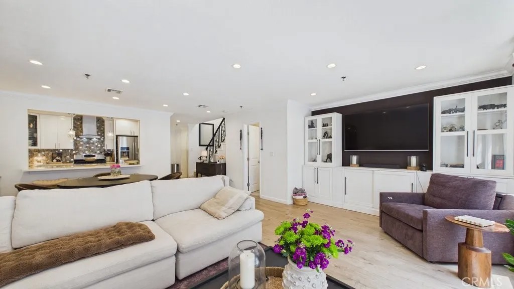 735 W California 102