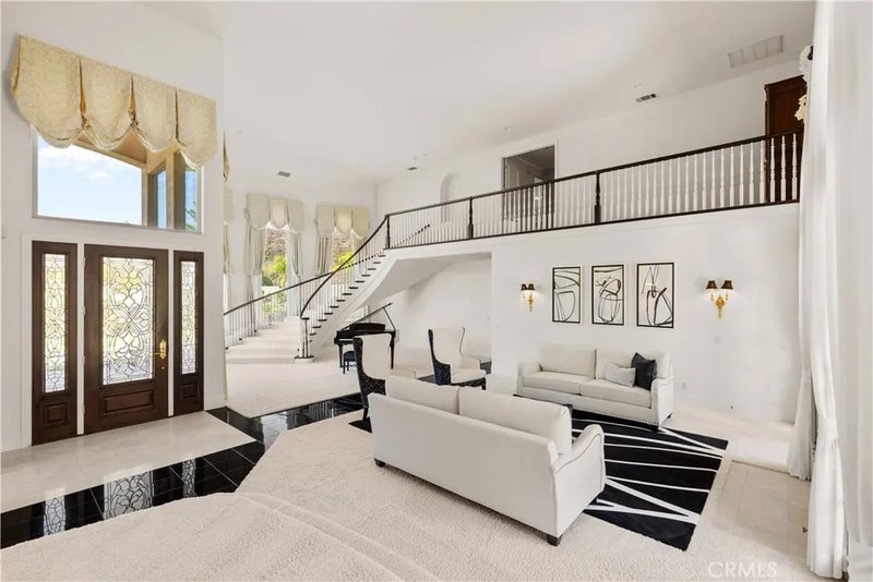 38586 Hillside Trail