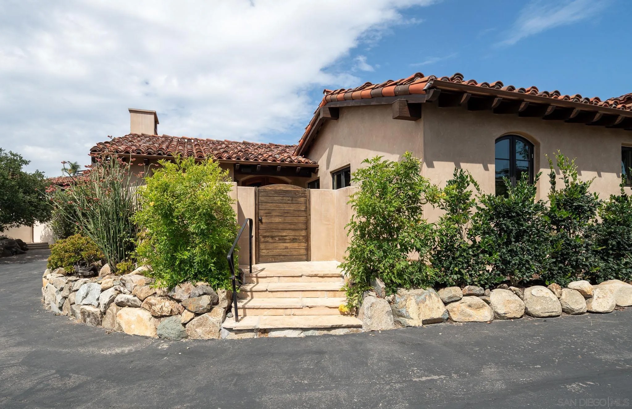 6154 Camino Selva
