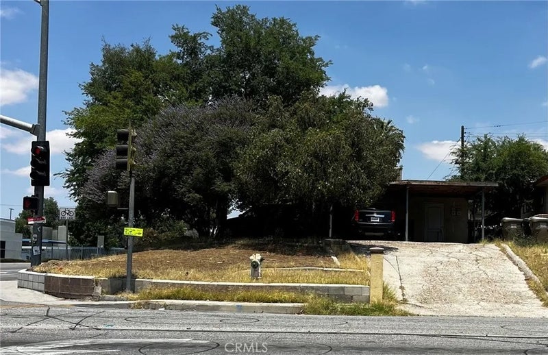 2200 COLLEGE Avenue