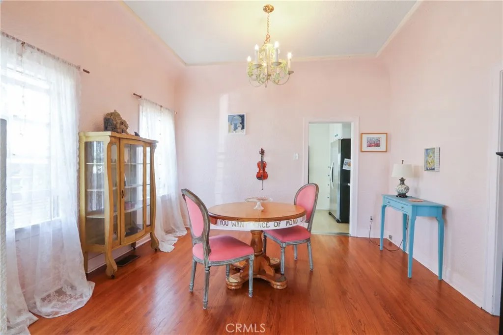 1055 W 17th