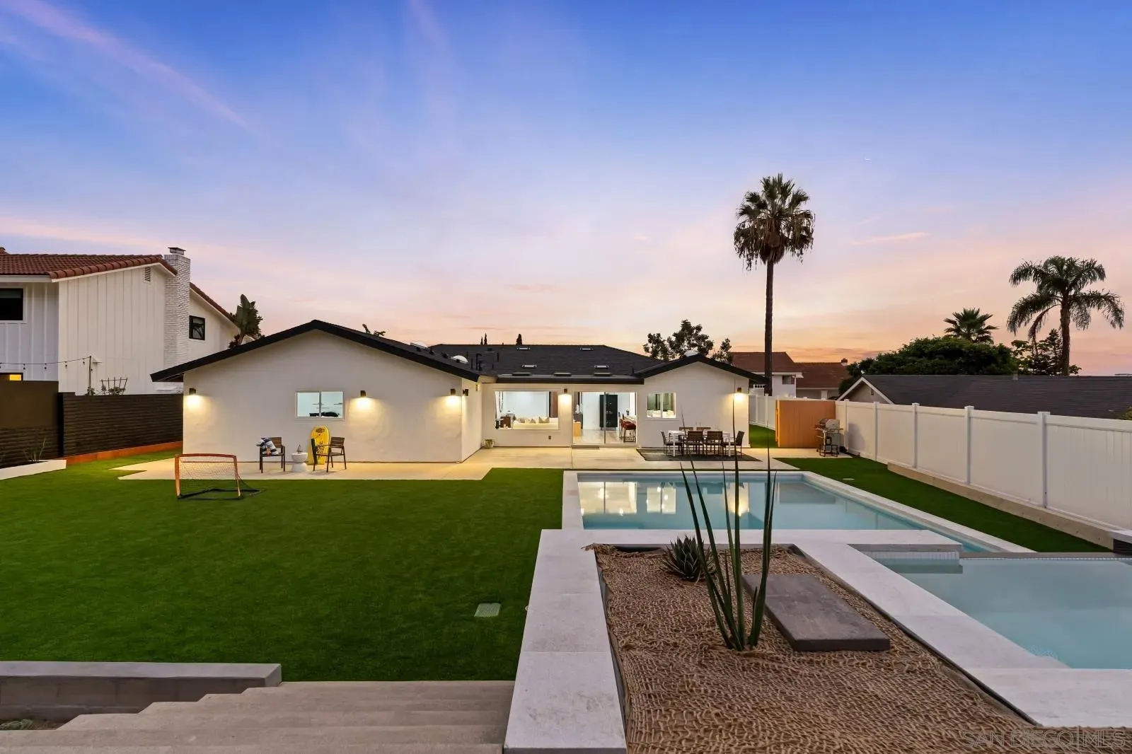 Cardiff, California 92007, United States, 5 Bedrooms Bedrooms, ,3 BathroomsBathrooms,Residential,Active,240981