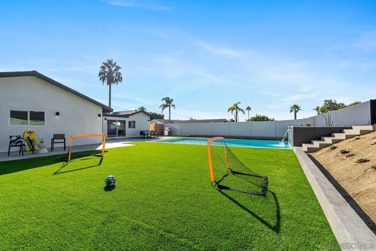 Cardiff, California 92007, United States, 5 Bedrooms Bedrooms, ,3 BathroomsBathrooms,Residential,Active,240981