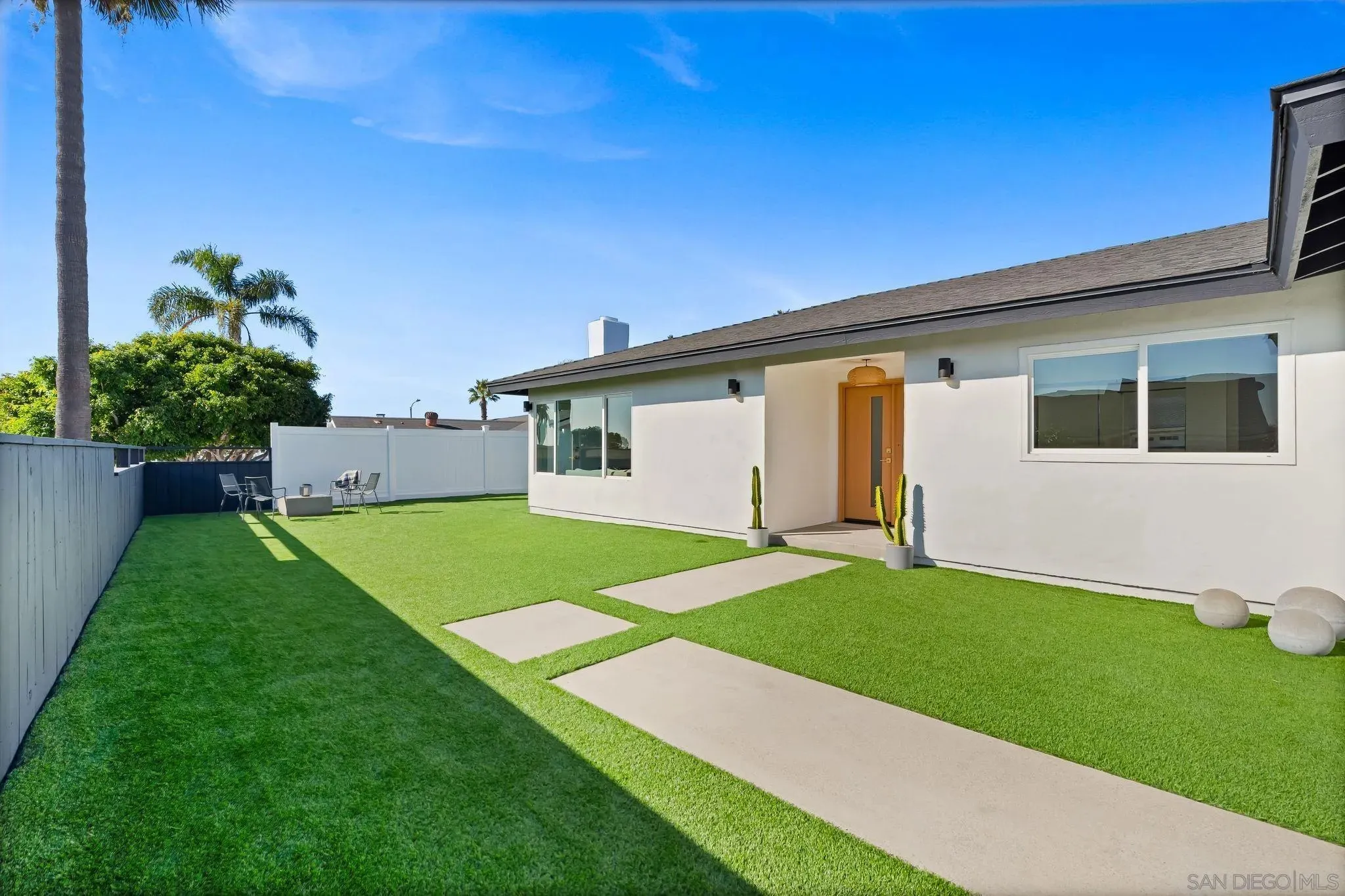 Cardiff, California 92007, United States, 5 Bedrooms Bedrooms, ,3 BathroomsBathrooms,Residential,Active,240981